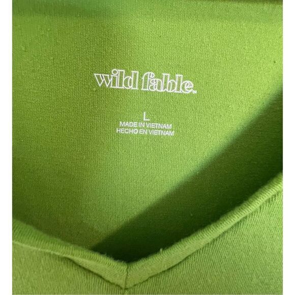 Wild Fable Lime Green V-Neck Short Sleeve Crop Top - Picture 2 of 4